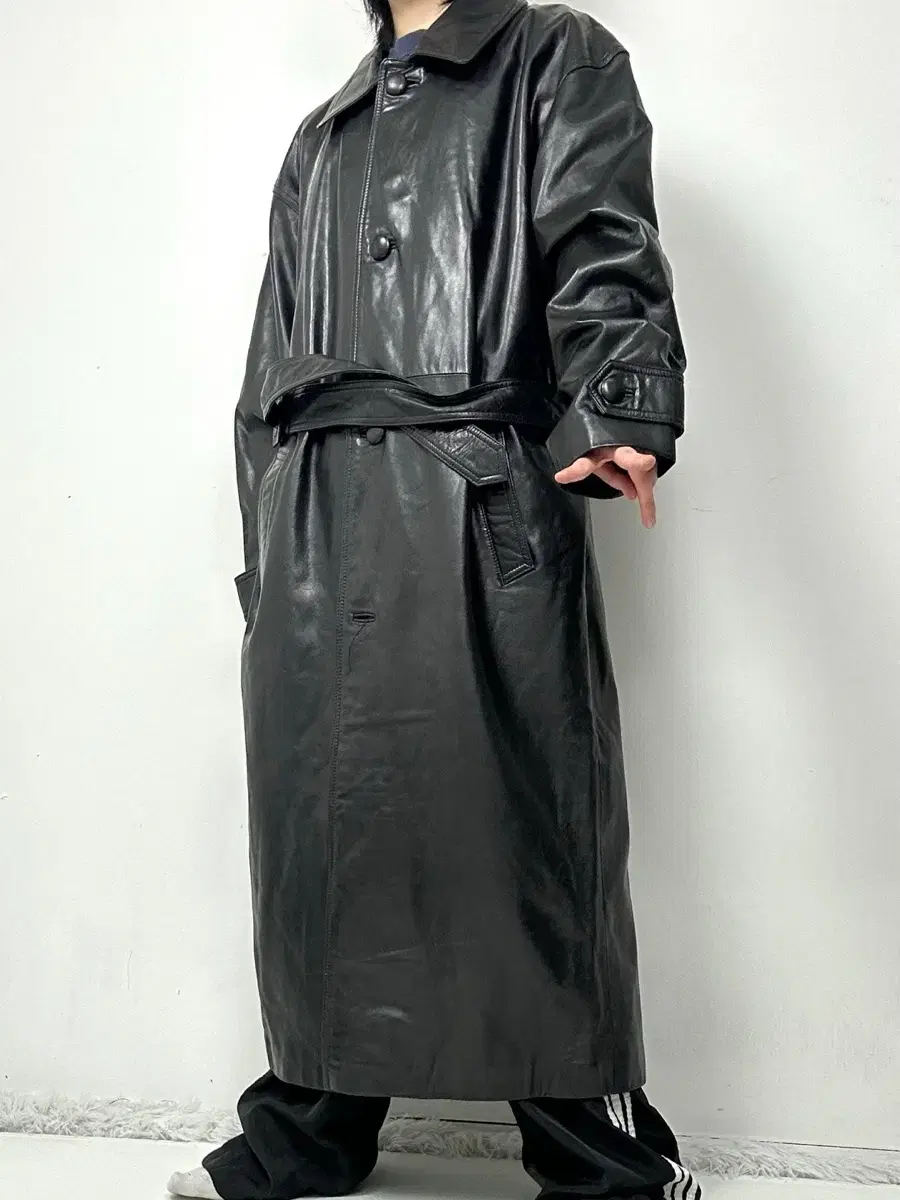 (Free shipping) 1990s Lamb skin black long coat