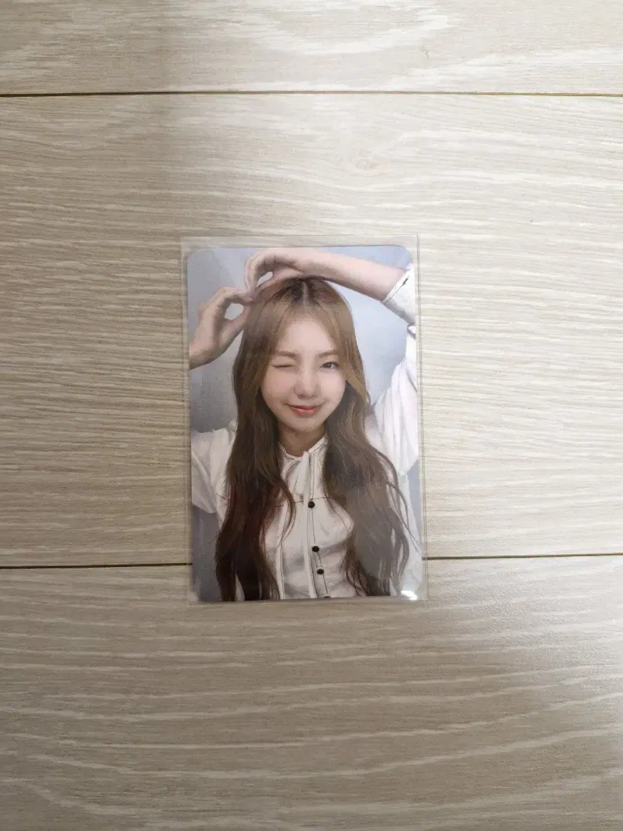 Eunice Oh Yoonah Ribbon Heart photocard Quick sale (below, shop introduction required)