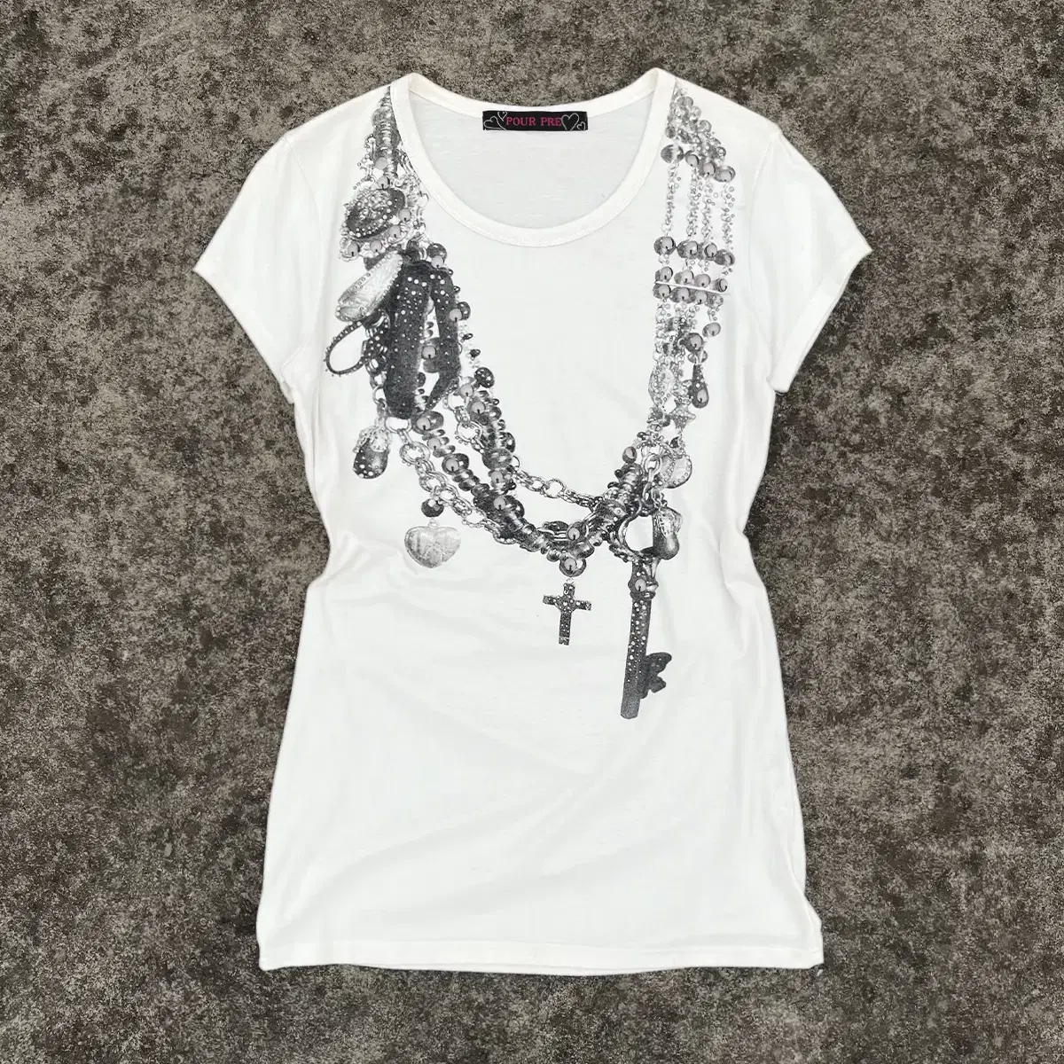 NECKLACE GRAPHIC T