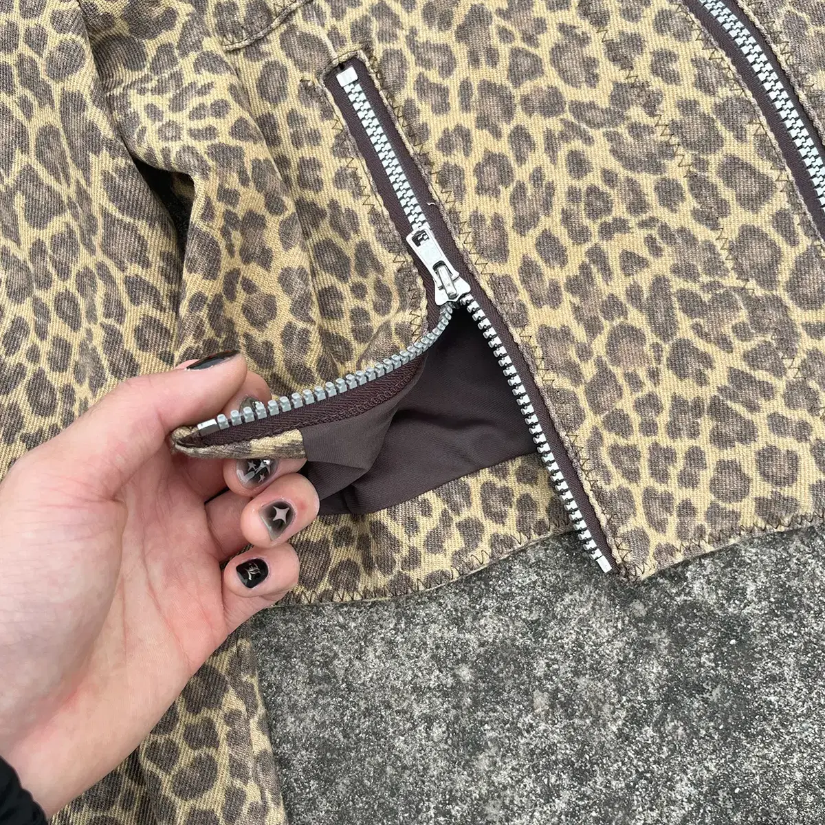 LEOPARD CROP ZIP-UP