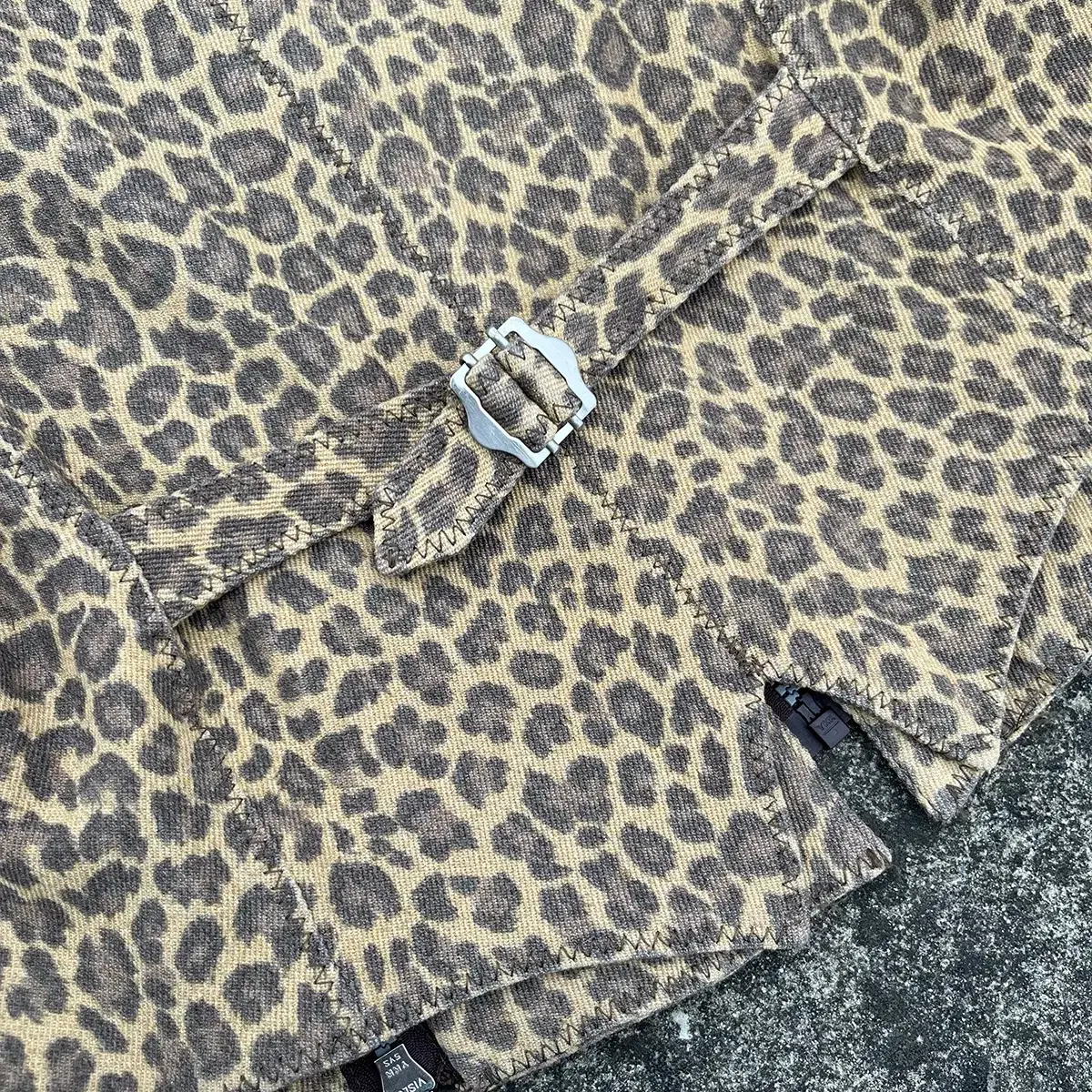 LEOPARD CROP ZIP-UP