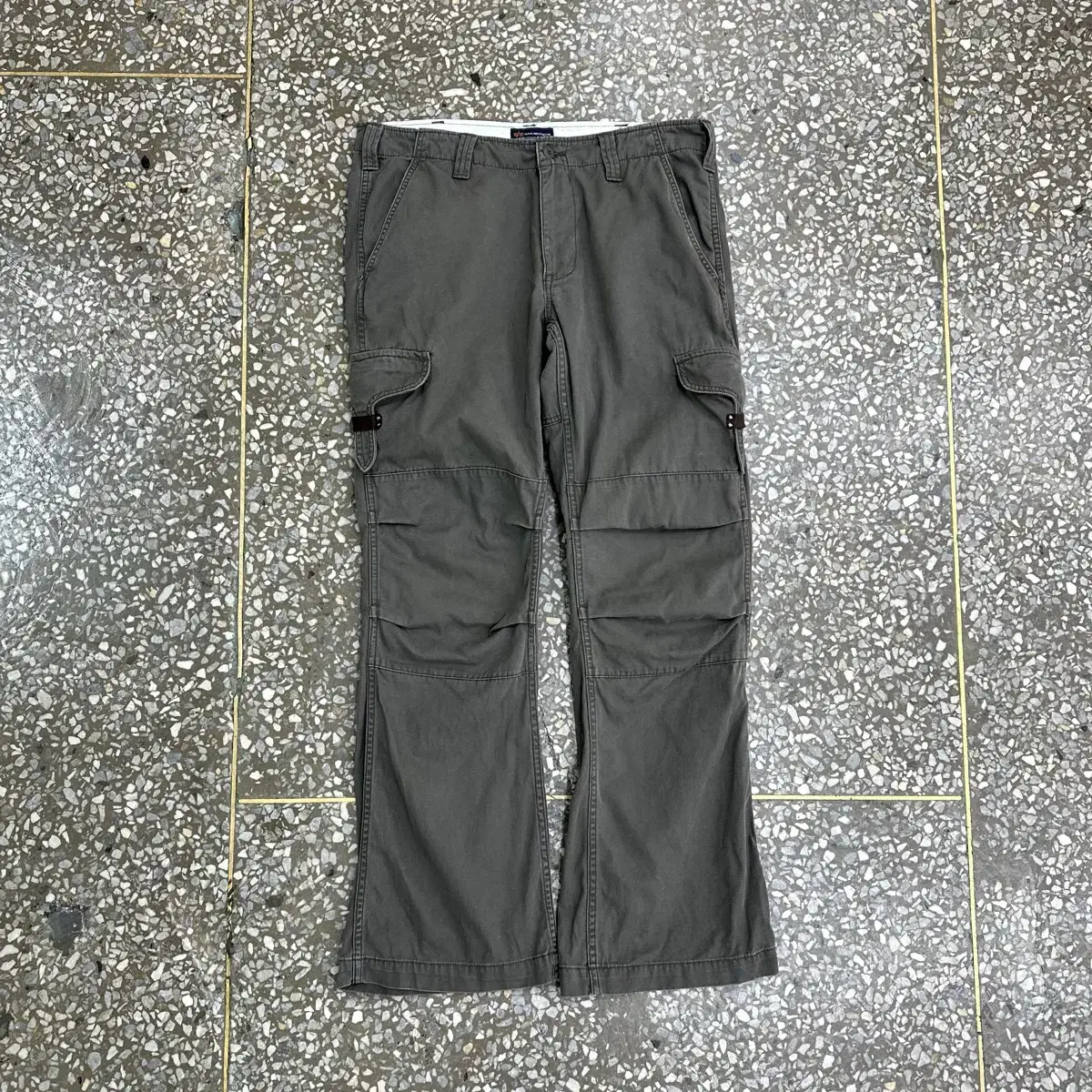 Alpha Industries Bootcut Cargo Pants 32-34