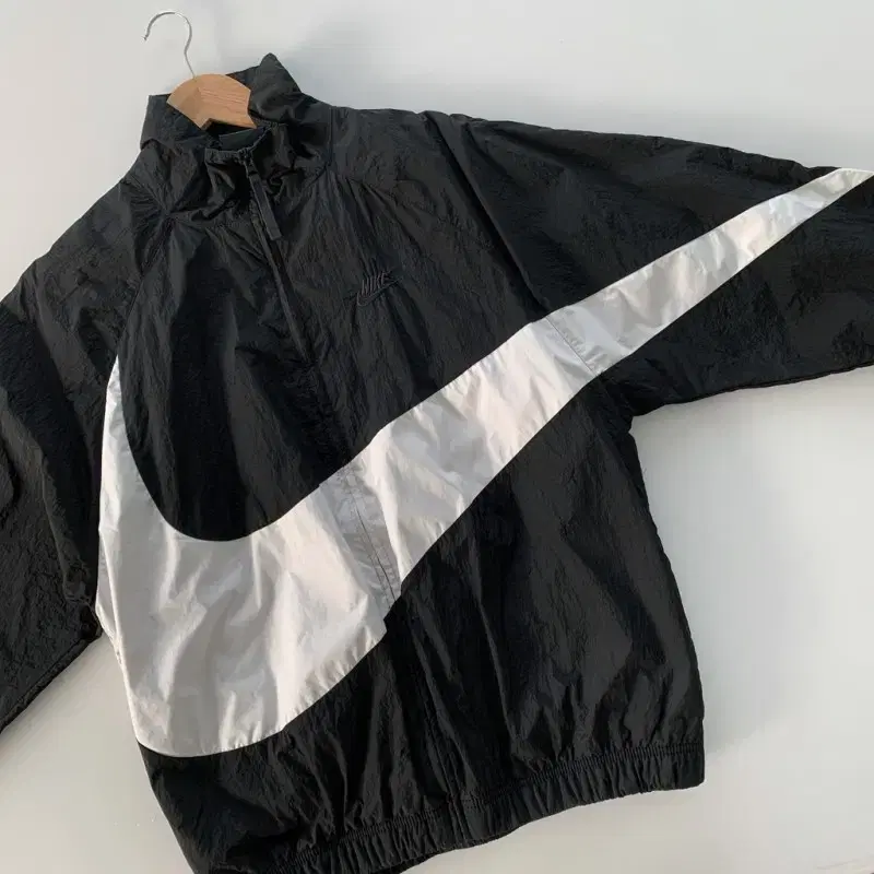 L Nike Bixoushi Woven Windbreaker F557