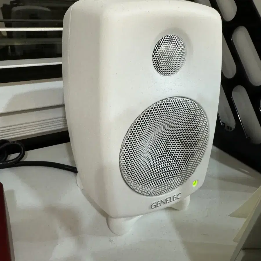 GENELEC 제네렉 8010AW 1조(2통) 화이트 + 스칼렛