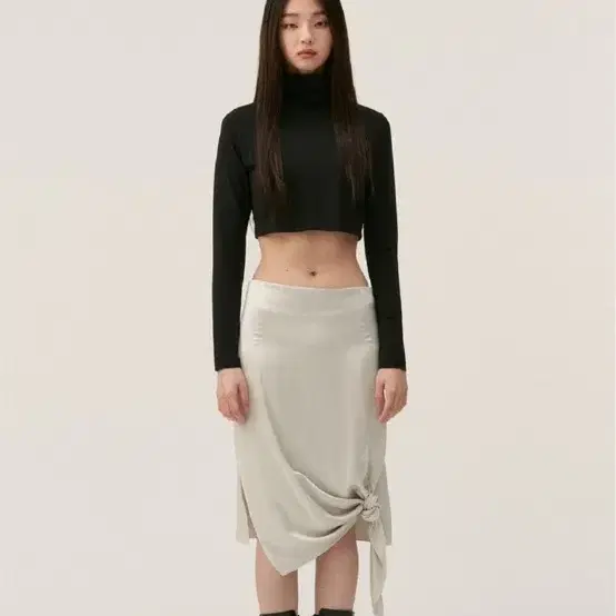 오픈와이와이 GLOSSY KNOTTED SKIRT, LIGHT GRAY