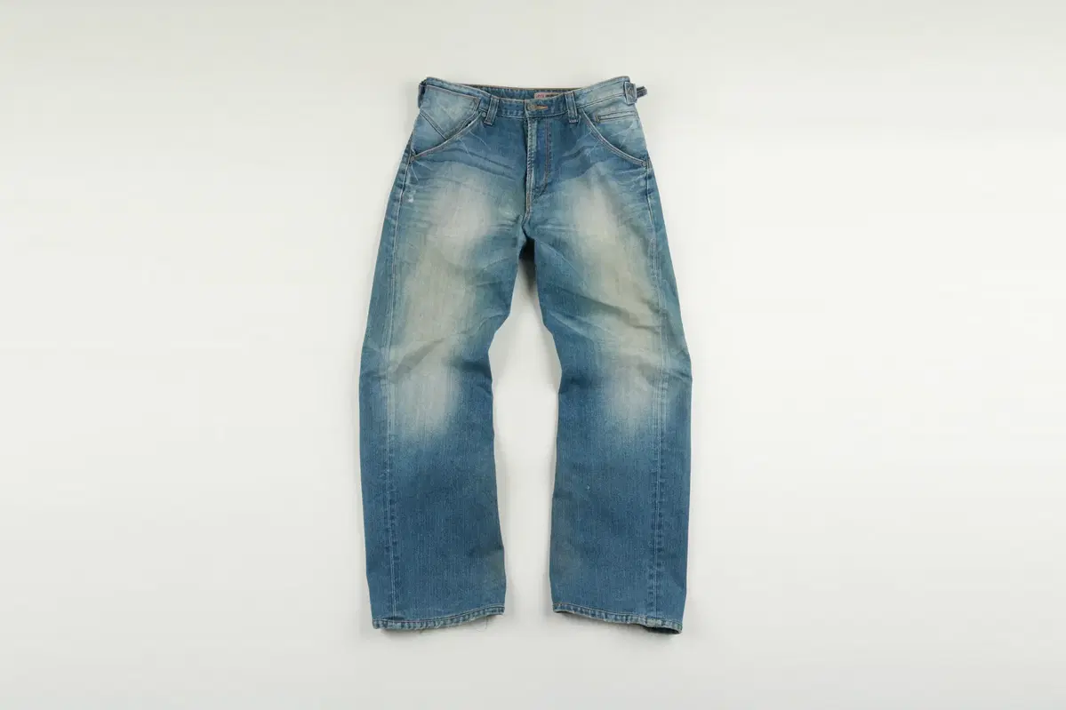 [32 inches] Levi's Engineered Jin Jeans