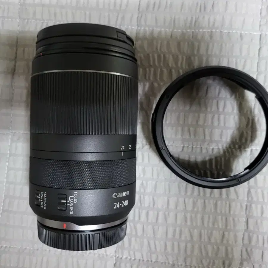 캐논 RF24-240mm F4-6.3 IS USM 렌즈 팝니다.