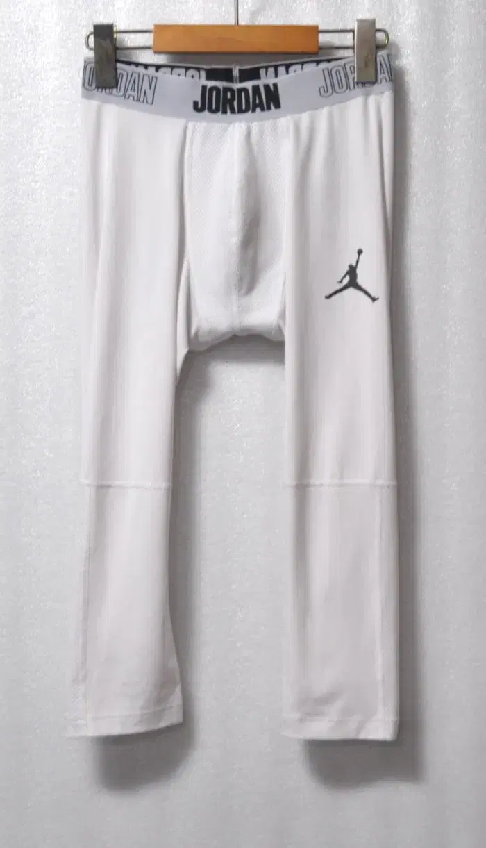 Nike Jordan/Men's 3/4 Tie-Threaded Pants (Waist 30)