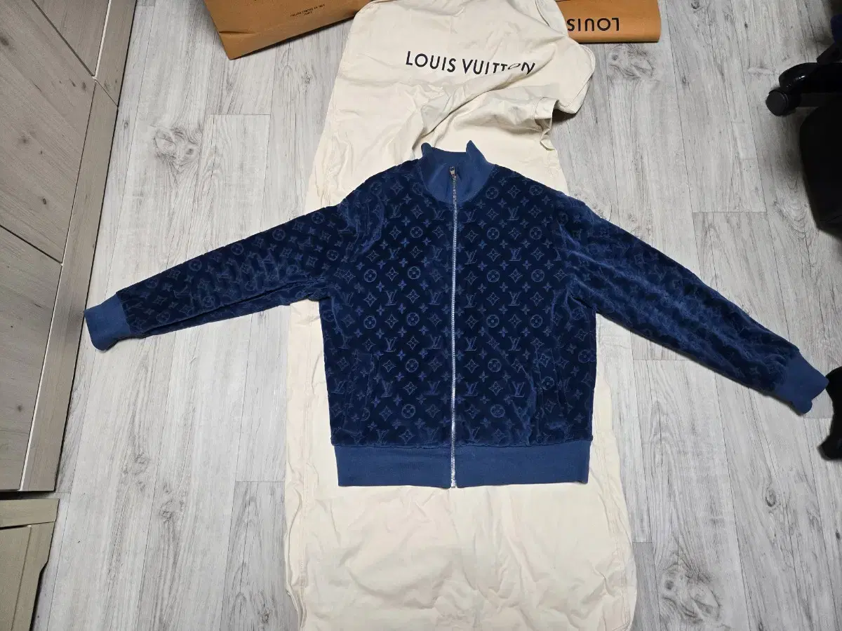 Louis Vuitton Velour Zip-up L