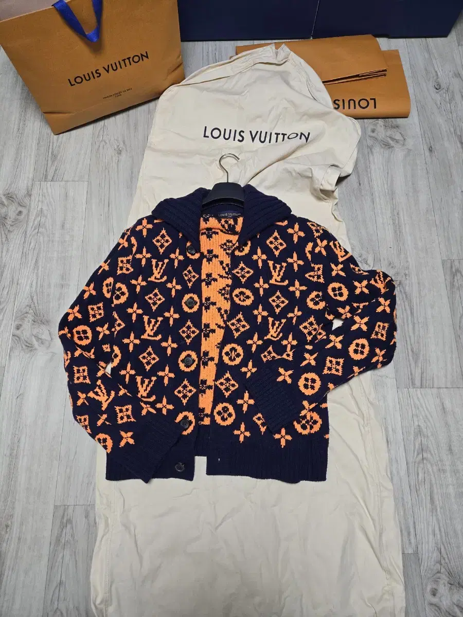 Louis Vuitton cignature Cardigan M