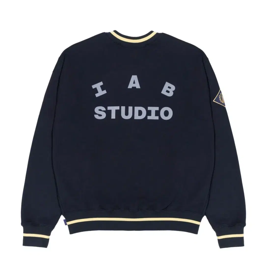 iab PILTOVER SWEATSHIRT 판매 합니다