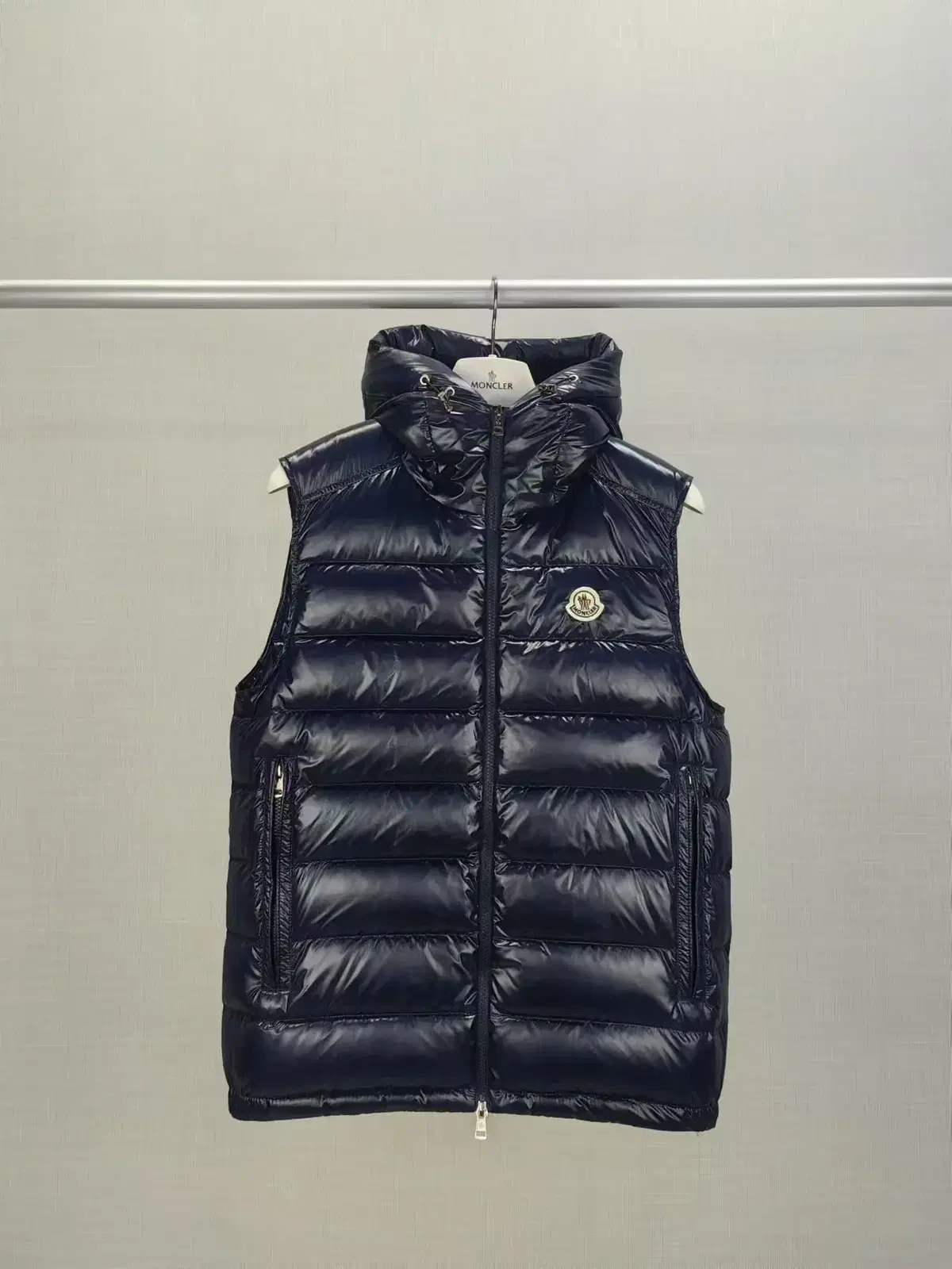 Moncler Men's bloo Hooded Down Vest Padded Jo