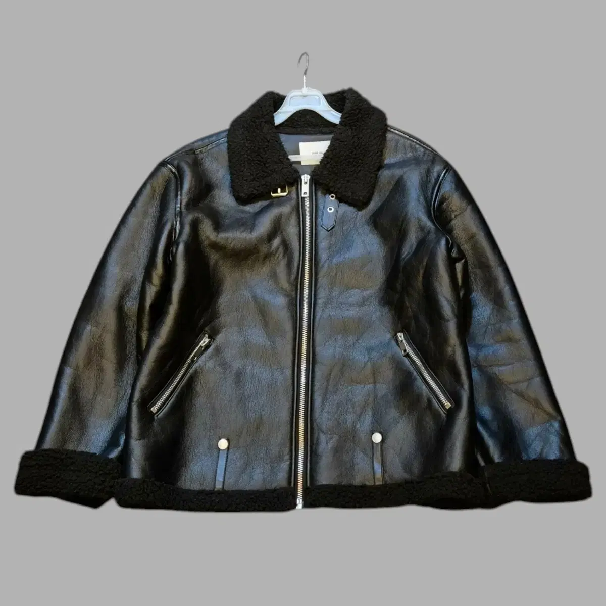 (FREE.com)Black B-3 Mustang Jacket