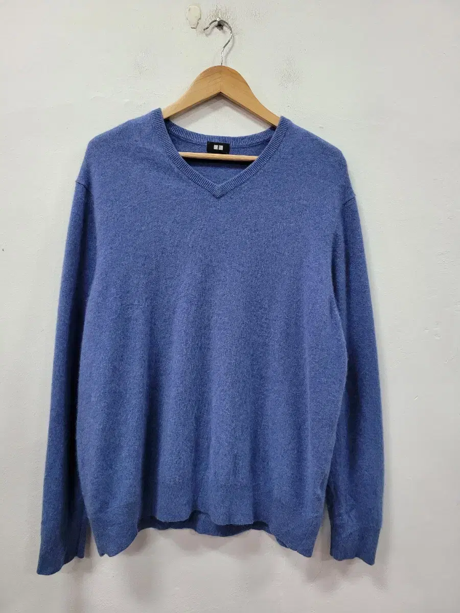 Men) Uniqlo cashmere knit