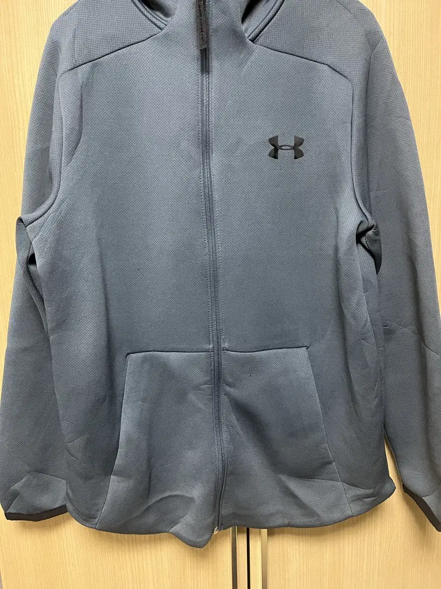 Under Armour Hoodies, Pants sells (bulk)