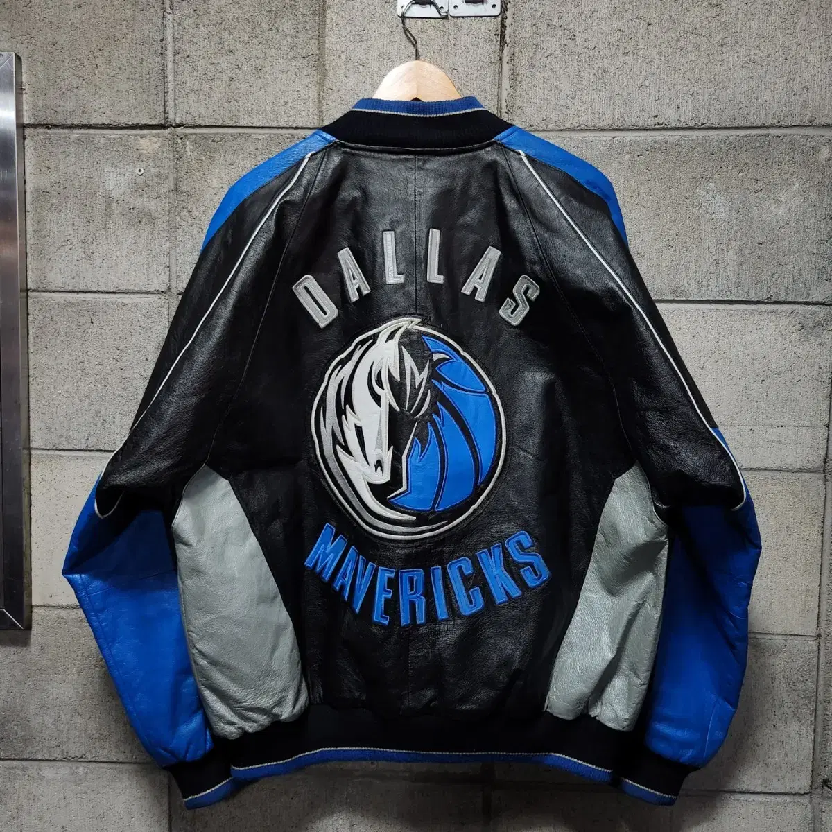 NBA 90s Dallas Mavericks Cowhide Bomber Jacket L 105 Varsity