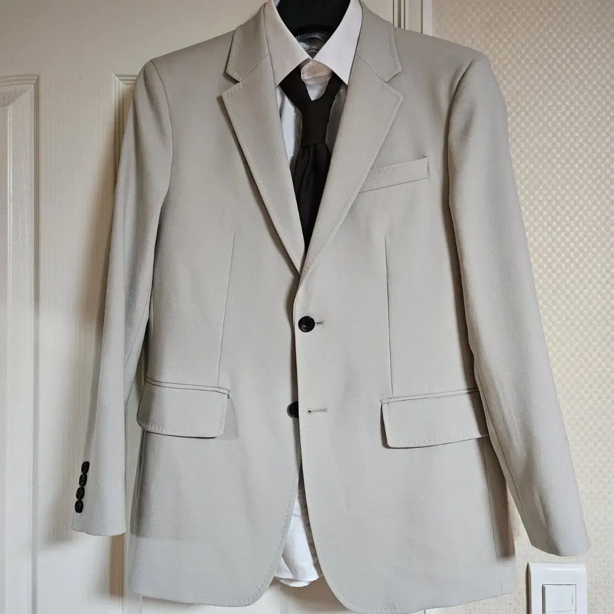 Beige suit for Kinlock shoot, size 100/82