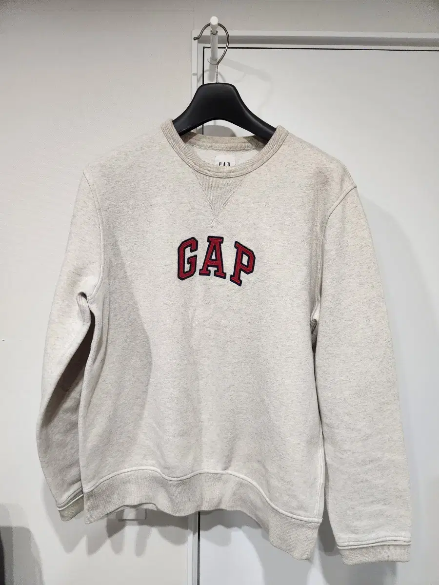 (in good condition)GAP GAP Man-to-Man Ivory