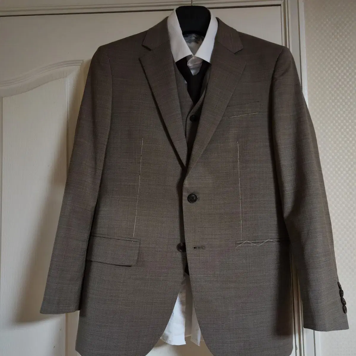 Brown suit (three-piece, with vest) 103/82 (vest 95) for this wedding shoot.