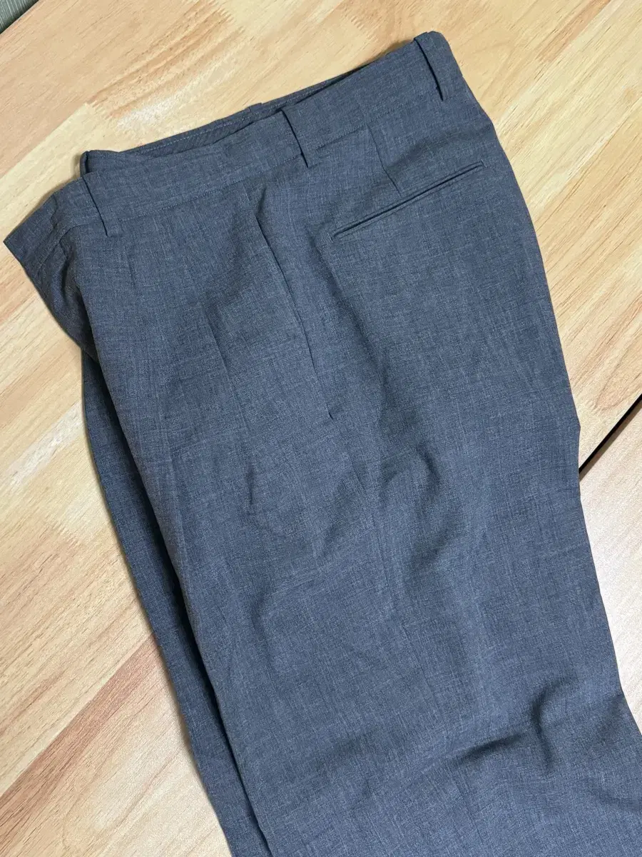 Pottery Tuck Wool Slacks Gray 1