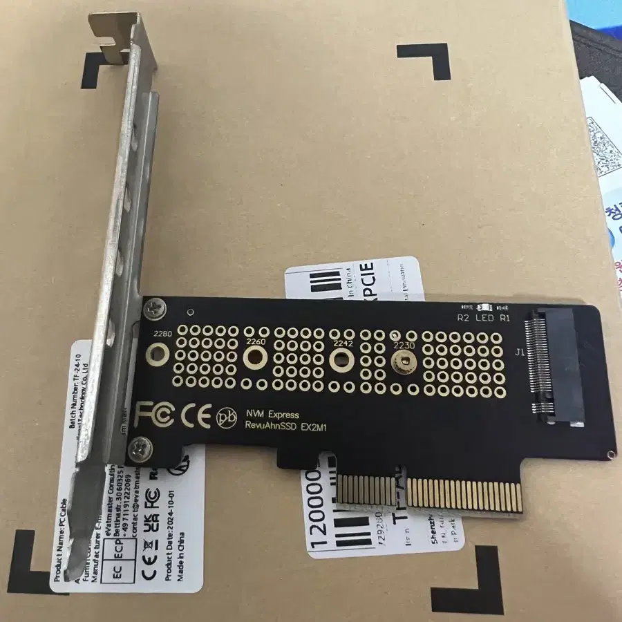 nvme m.2 pcie 슬롯에 꼽아 쓰는 어댑터. x4