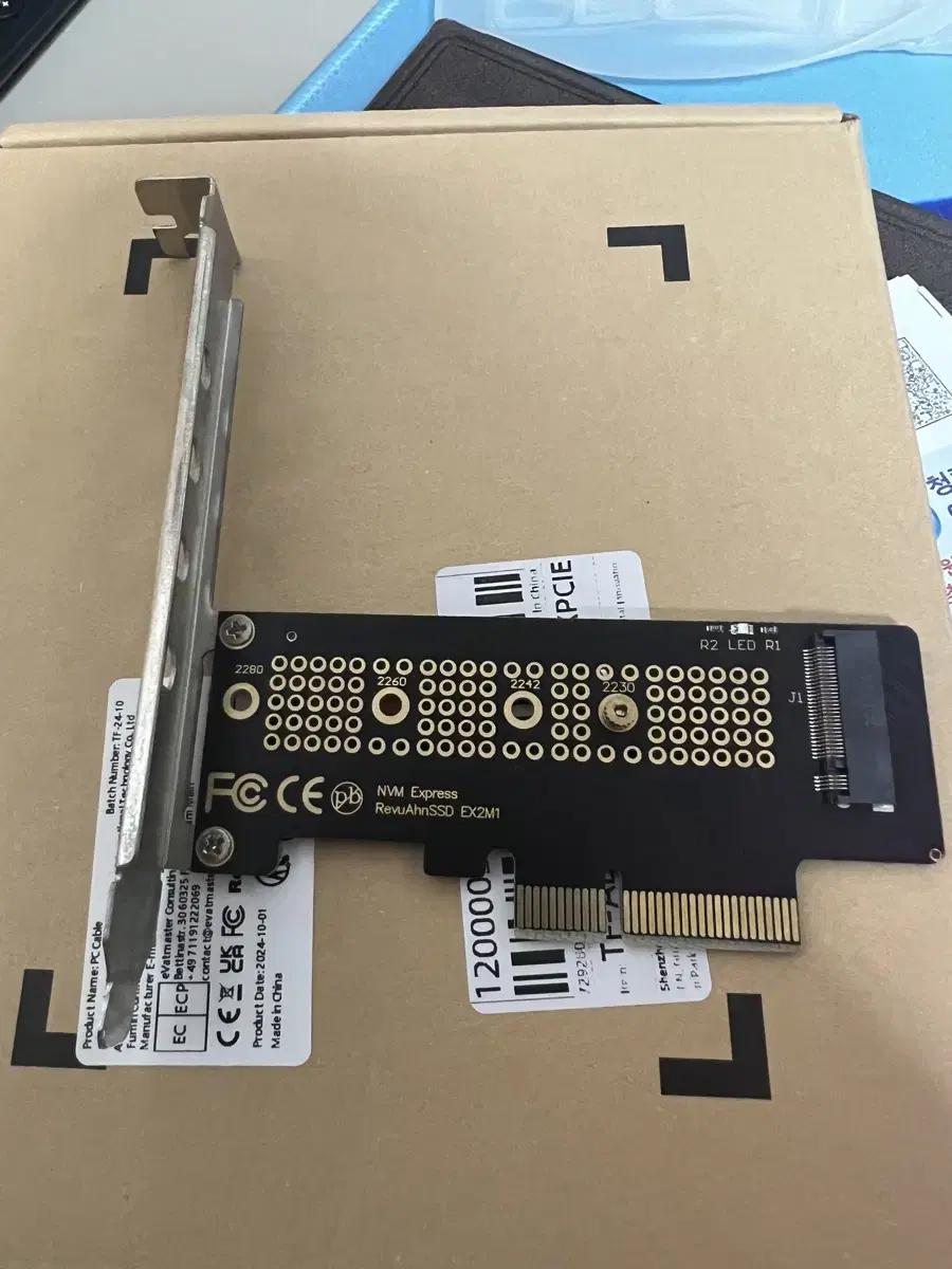 nvme m.2 pcie 슬롯에 꼽아 쓰는 어댑터. x4