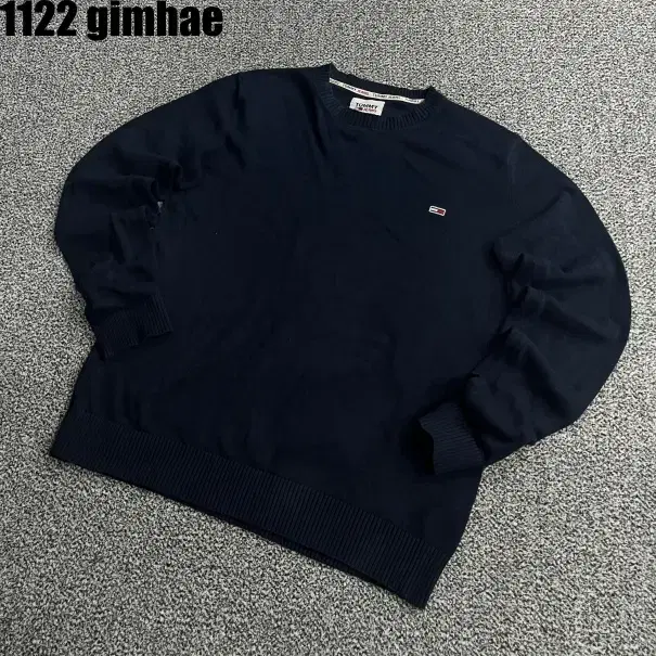 95 Tommy Hilfiger Knit