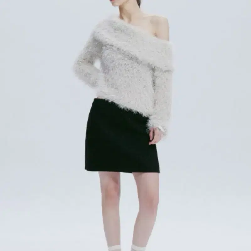 애프터아워즈 오프숄더 SOFT HAIRY ONE SHOULDER KNIT