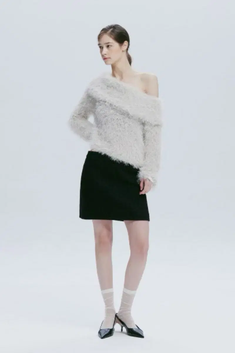 애프터아워즈 오프숄더 SOFT HAIRY ONE SHOULDER KNIT