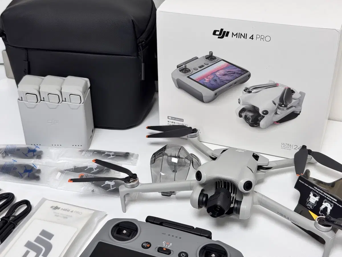 [DJI] Mini 4 Pro + Flymore Combo Drone Full Box