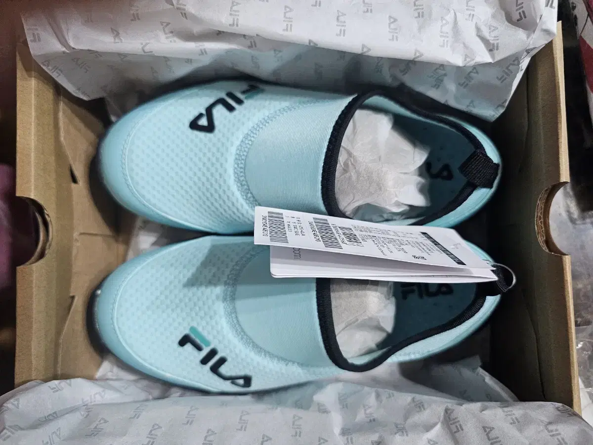 New WheelaKids Aquashoe 210