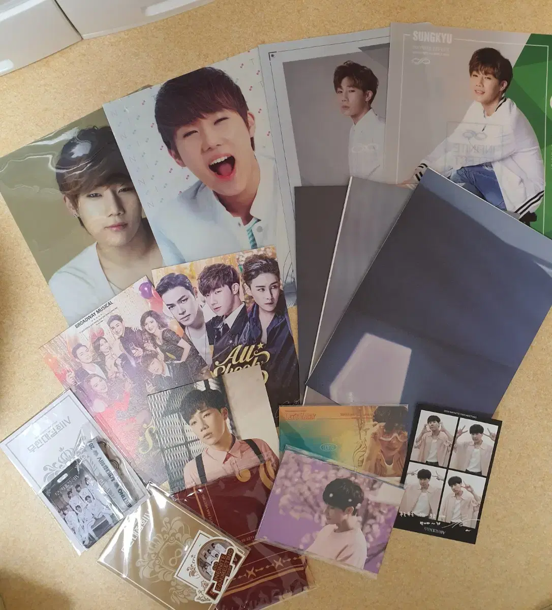 Infinite kim sungkyu 5-piece merchandise set