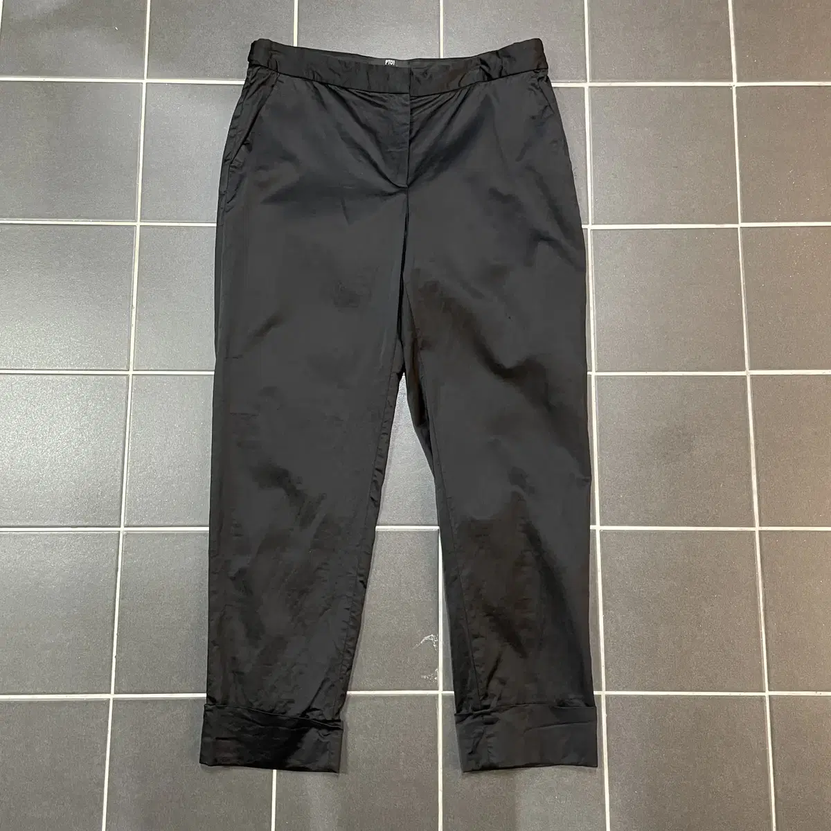 PT01 Fittizero Woono Satin Turn-up Pants