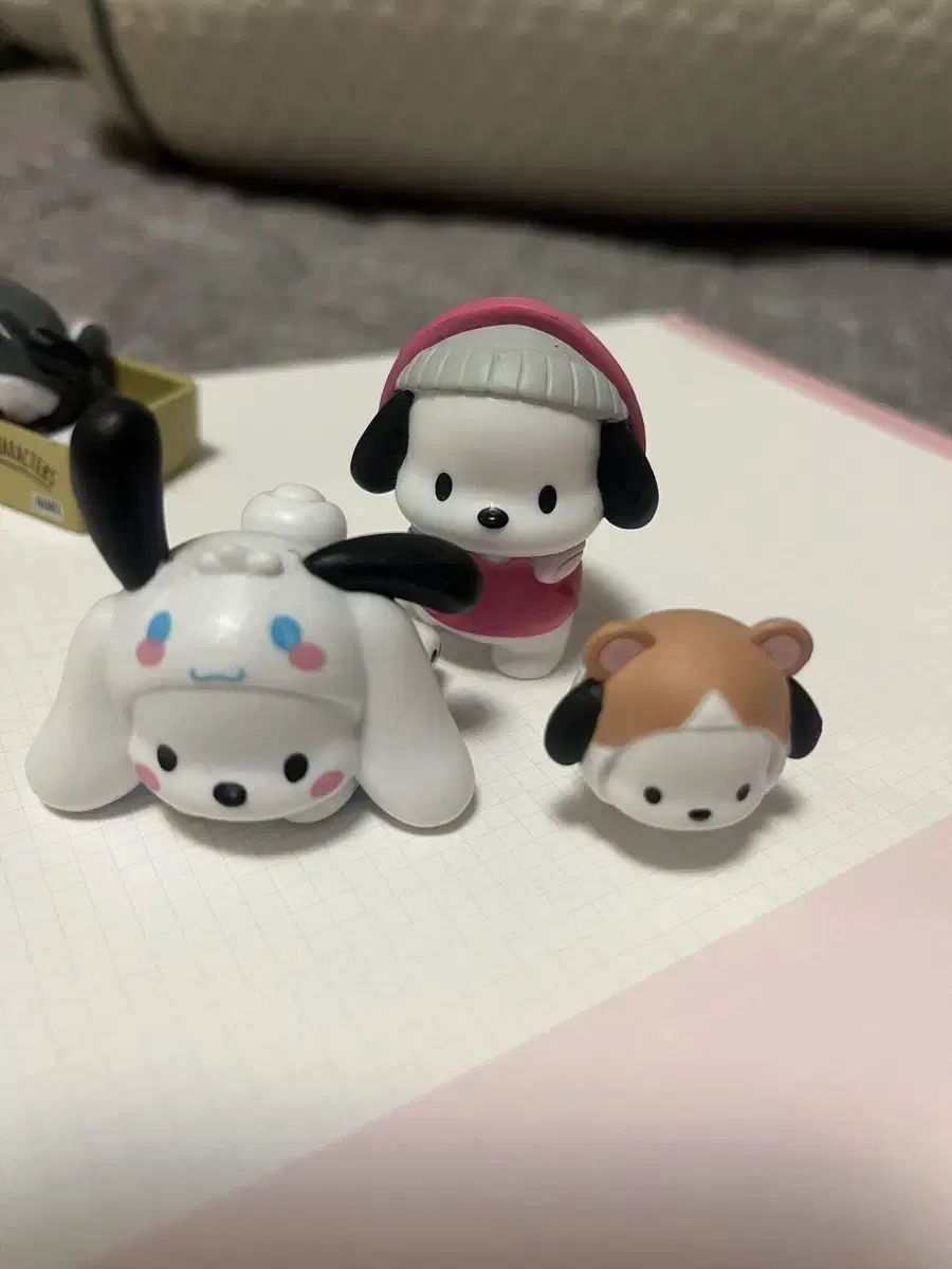 Bulk) Genuine Sanrio Pochaco Figures