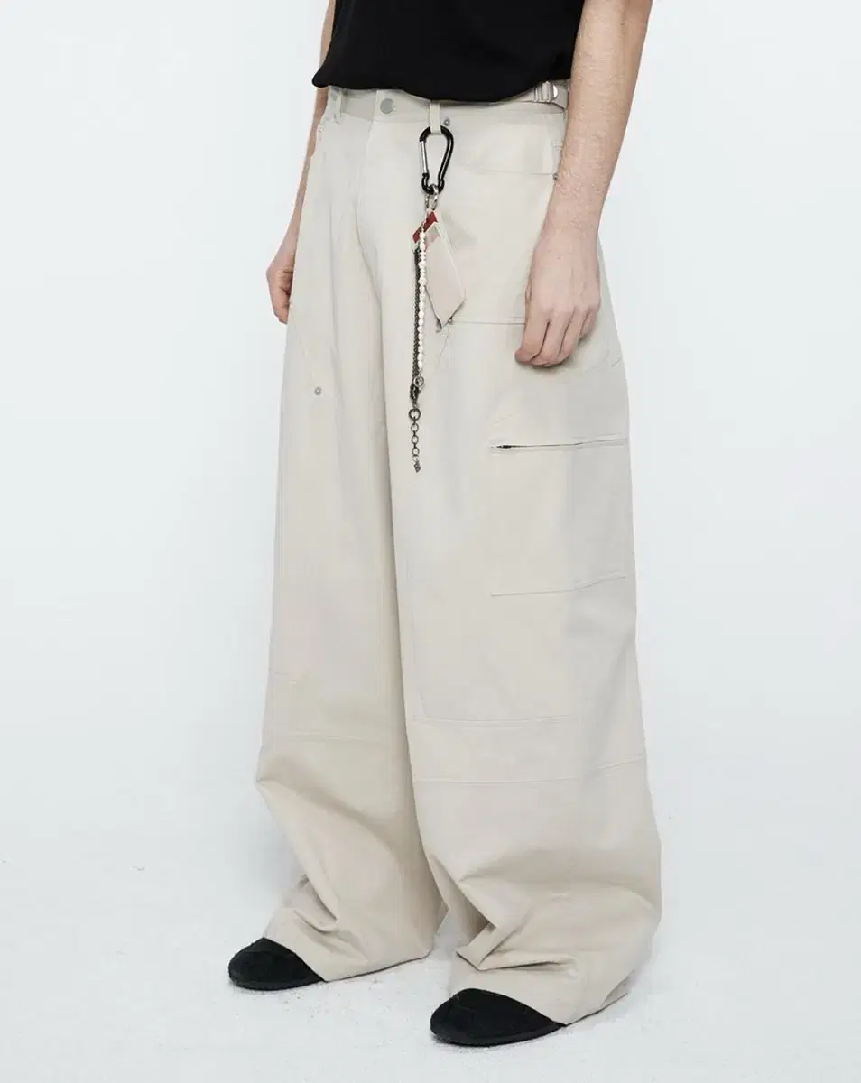 Alene Carpenter Cargo pants cream beige 2 sizes