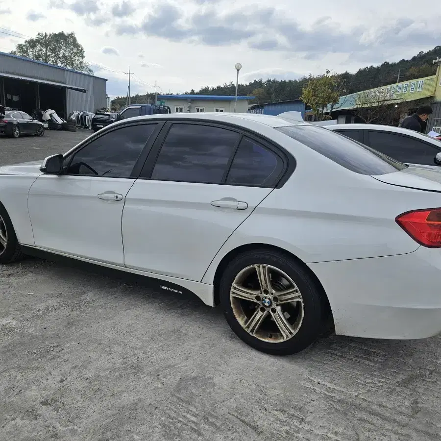 bmw f30 320d 14년식 차량부품 판매합니다