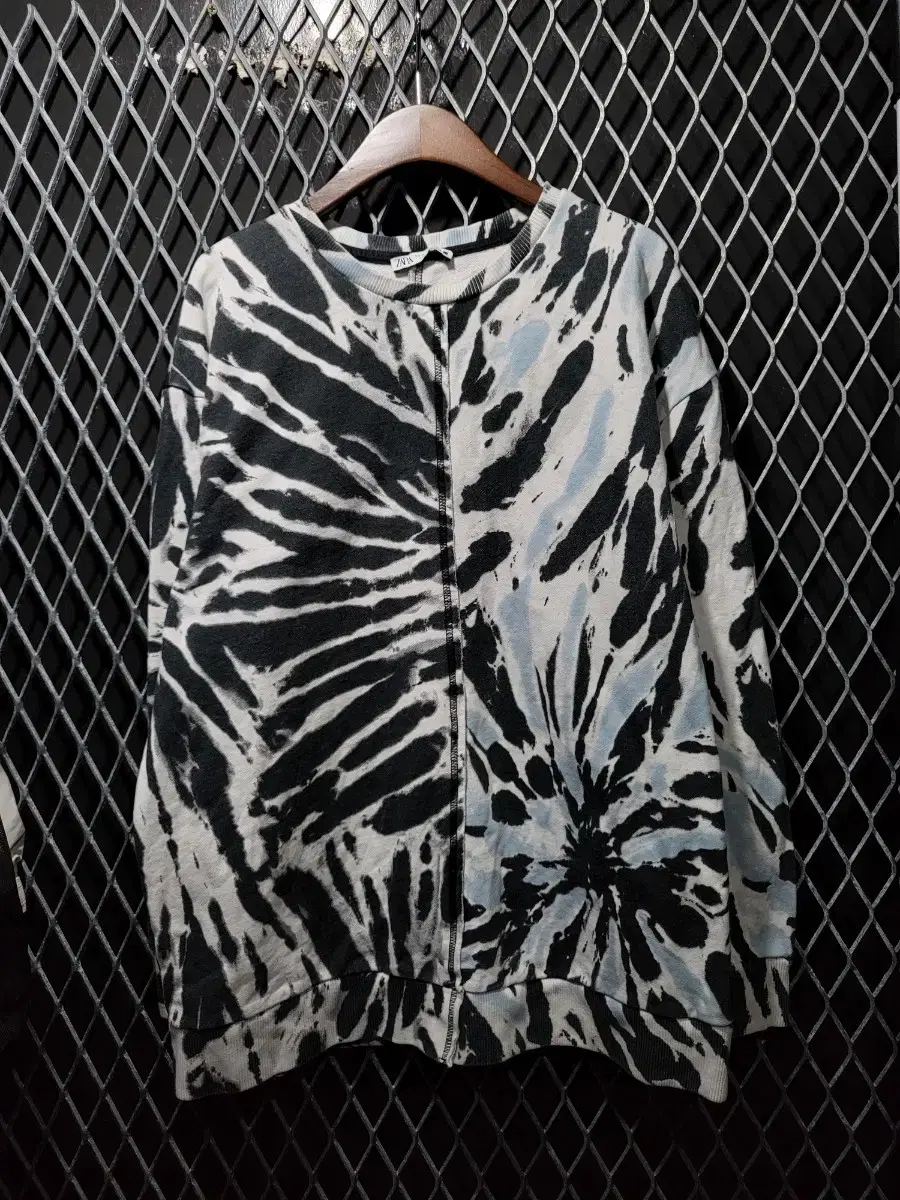 Zara Tie-Dye Man-to-Man