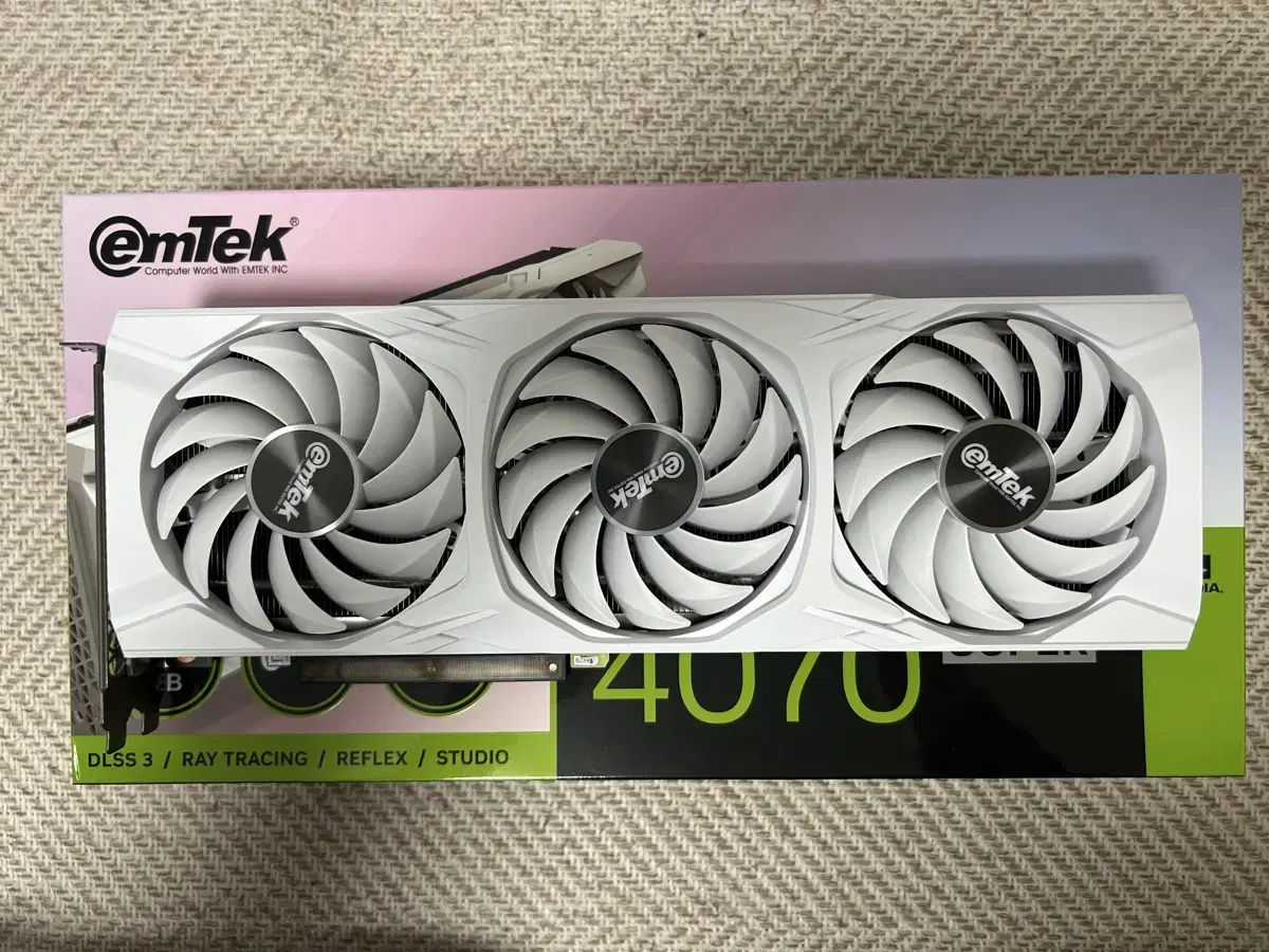 이엠텍 rtx 4070 super miracle 3팬