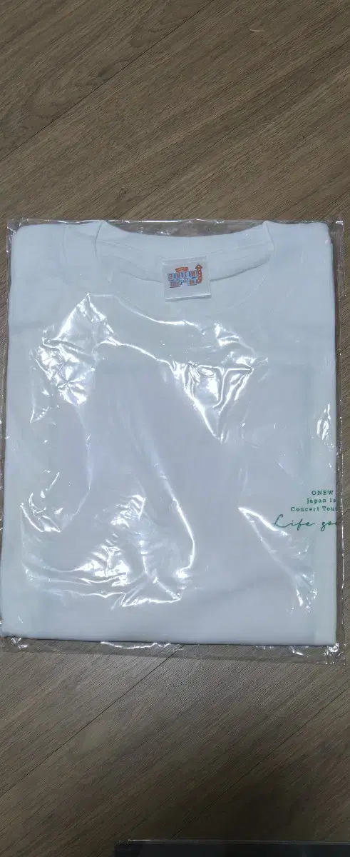 SHINee onew ONEW LIFE GOES ON T-shirt MD Lagoon Unsealed