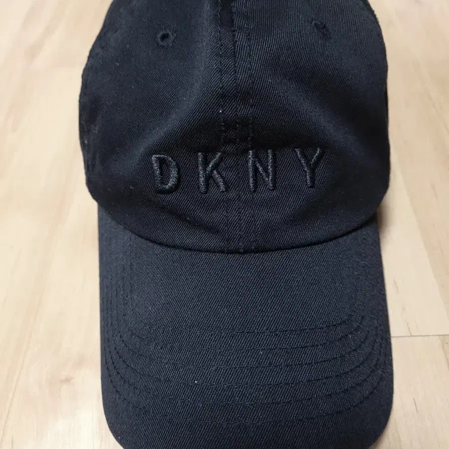 dkny 블랙볼캡