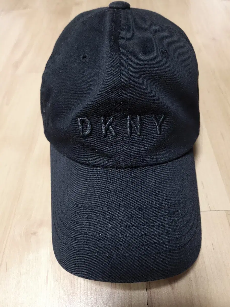 dkny 블랙볼캡