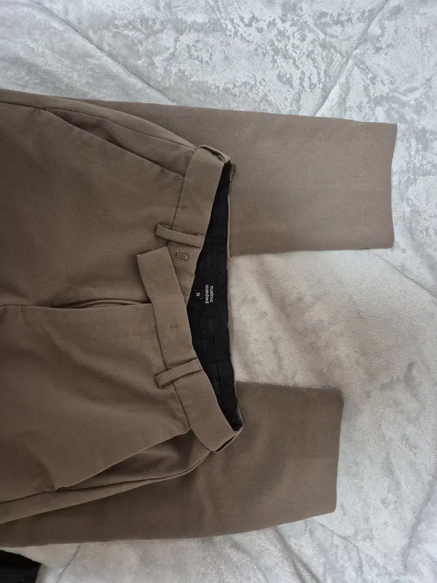 No-shirt men's pants