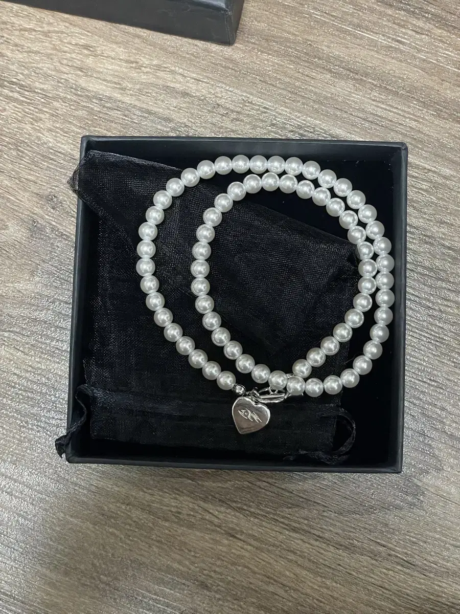 Imvitation Changyun pop up Pearl Necklace