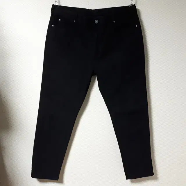 38/ALEXROGAN Black Tapered Fit Jeans/38-260