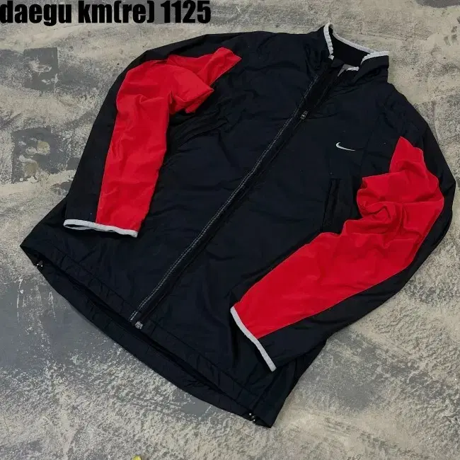 100 Nike Old School Windbreaker Jacket