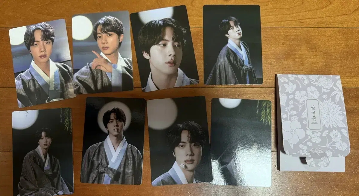 Bangtan BTS Seokjin 2022 Dalmatian Mini Photocard De Ball WTS