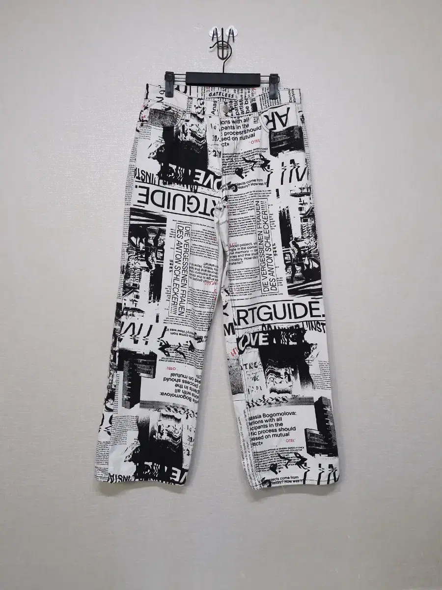 GATELESS) New Paper Printed Wide-Fit Denim Pants_S