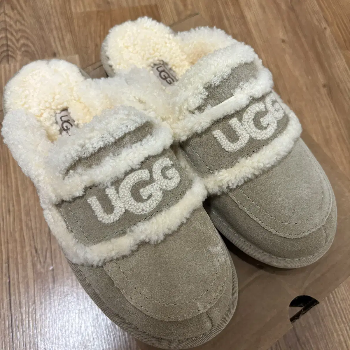 어그슬리퍼 UGG 연한베이지 240(38)