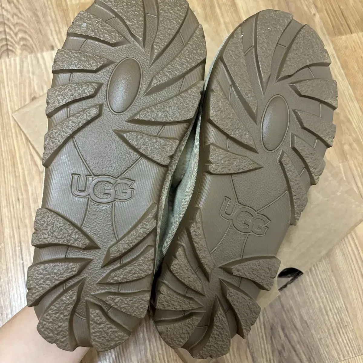 어그슬리퍼 UGG 연한베이지 240(38)