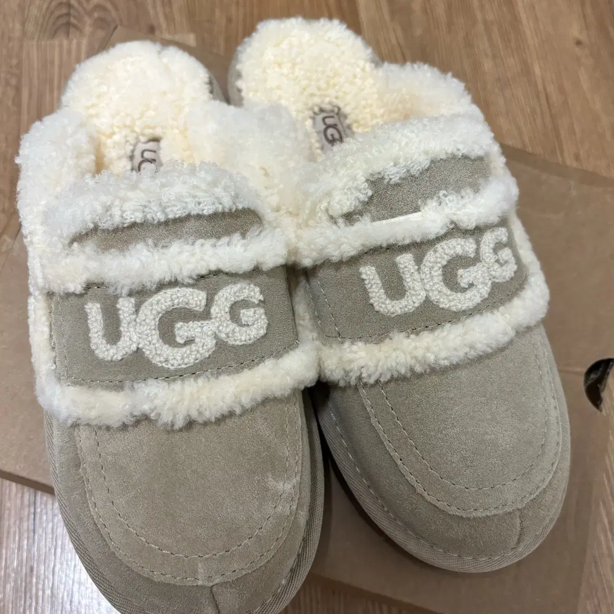 어그슬리퍼 UGG 연한베이지 240(38)